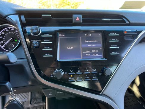 Used 2018 Toyota Camry LE image 15