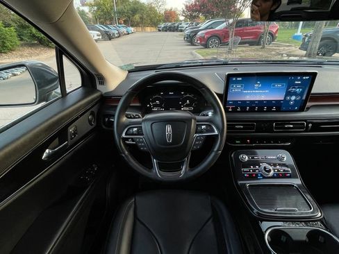 Used 2022 Lincoln Nautilus Reserve w/ Luxury Package AWD/4WD image 11