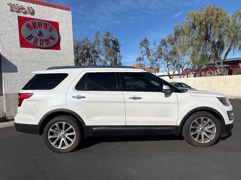 Used 2017 Ford Explorer Limited w/ Equipment Group 301A image 10