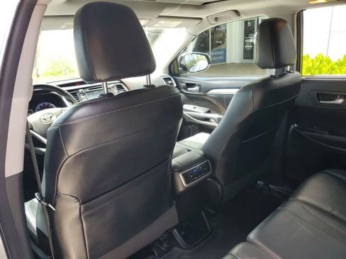 Used 2017 Toyota Highlander XLE image 13