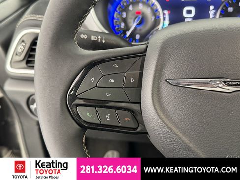 Used 2025 Chrysler Pacifica Limited FWD image 26