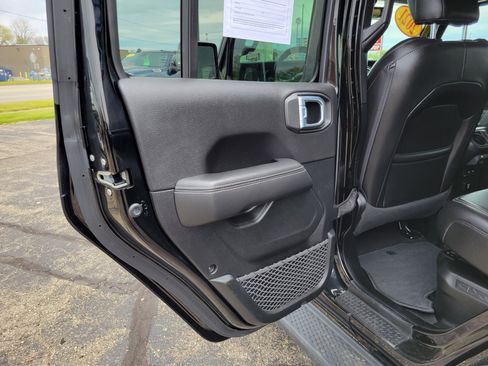 Used 2021 Jeep Wrangler Unlimited Sahara w/ Cold Weather Group AWD/4WD image 15