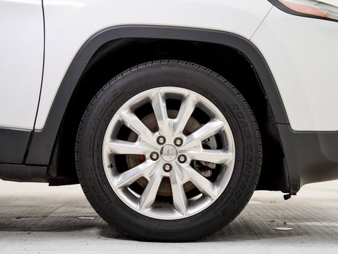 Used 2017 Jeep Cherokee Limited image 26