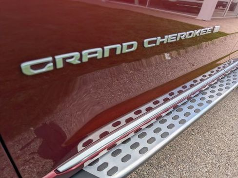 Used 2024 Jeep Grand Cherokee Summit AWD/4WD image 33