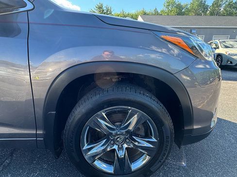 Used 2019 Toyota Highlander Limited Platinum AWD/4WD image 17