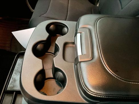 Used 2021 RAM 1500 Classic SLT image 17