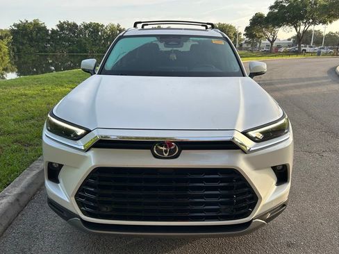 Certified 2025 Toyota Grand Highlander FWD image 9
