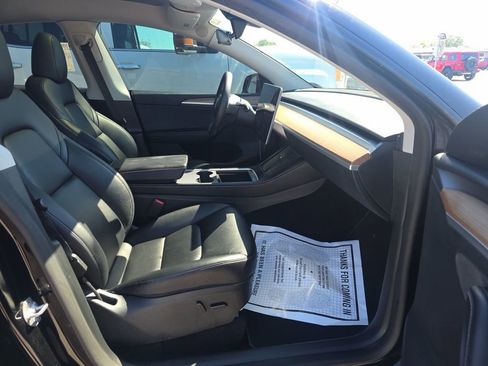 Used 2023 Tesla Model Y Long Range image 9