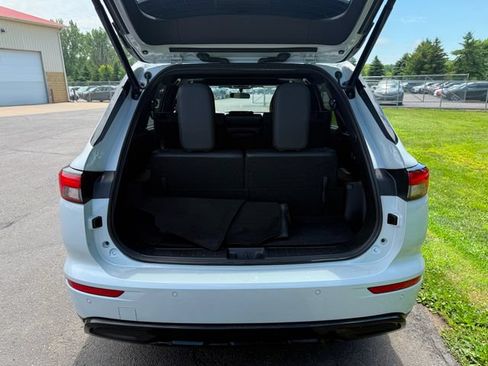 Used 2024 Mitsubishi Outlander SE AWD/4WD image 3