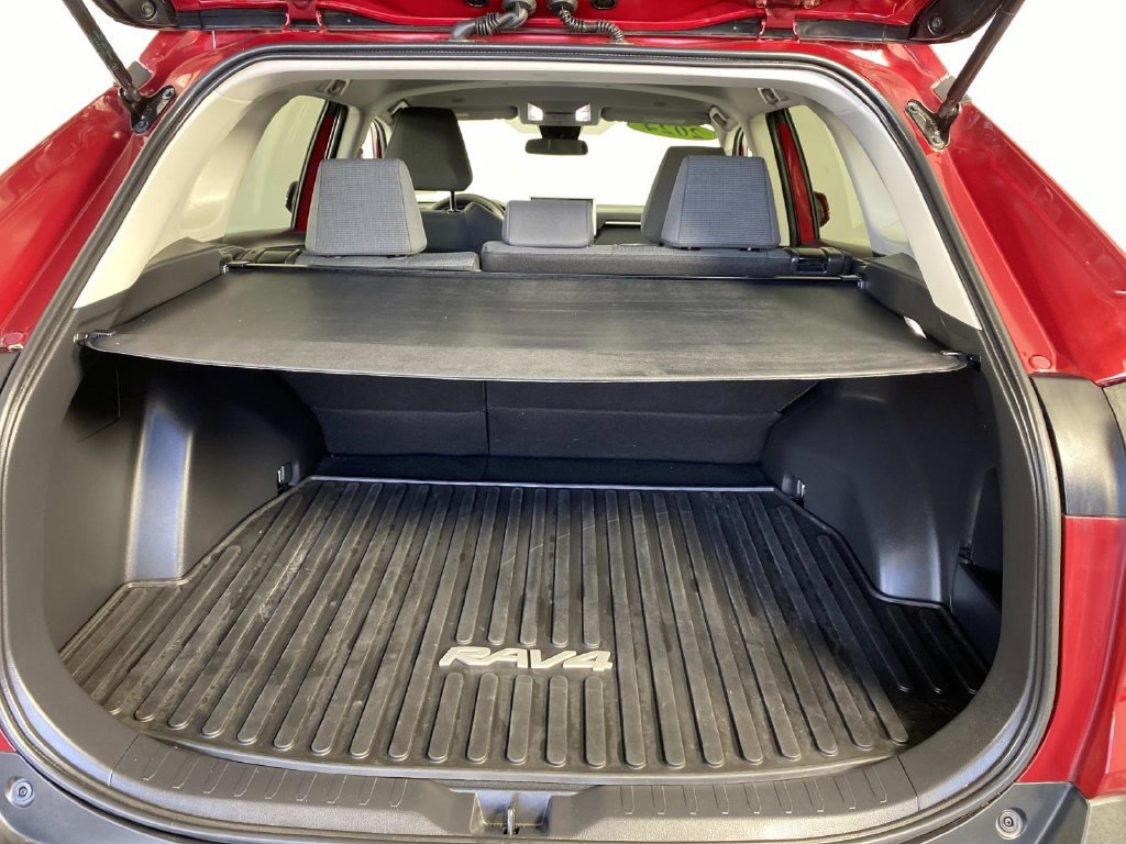Used 2024 Toyota RAV4 LE AWD/4WD image 8