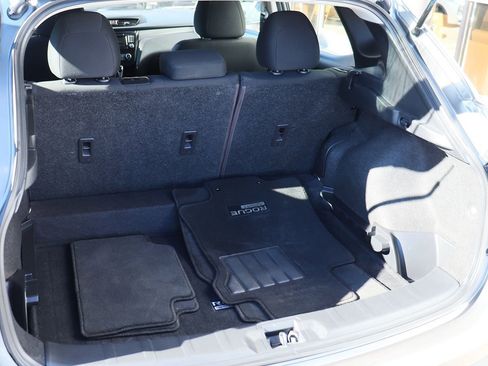 Used 2021 Nissan Rogue Sport S image 25