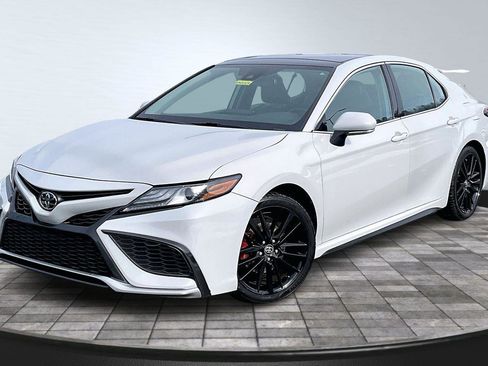Used 2022 Toyota Camry XSE image 13