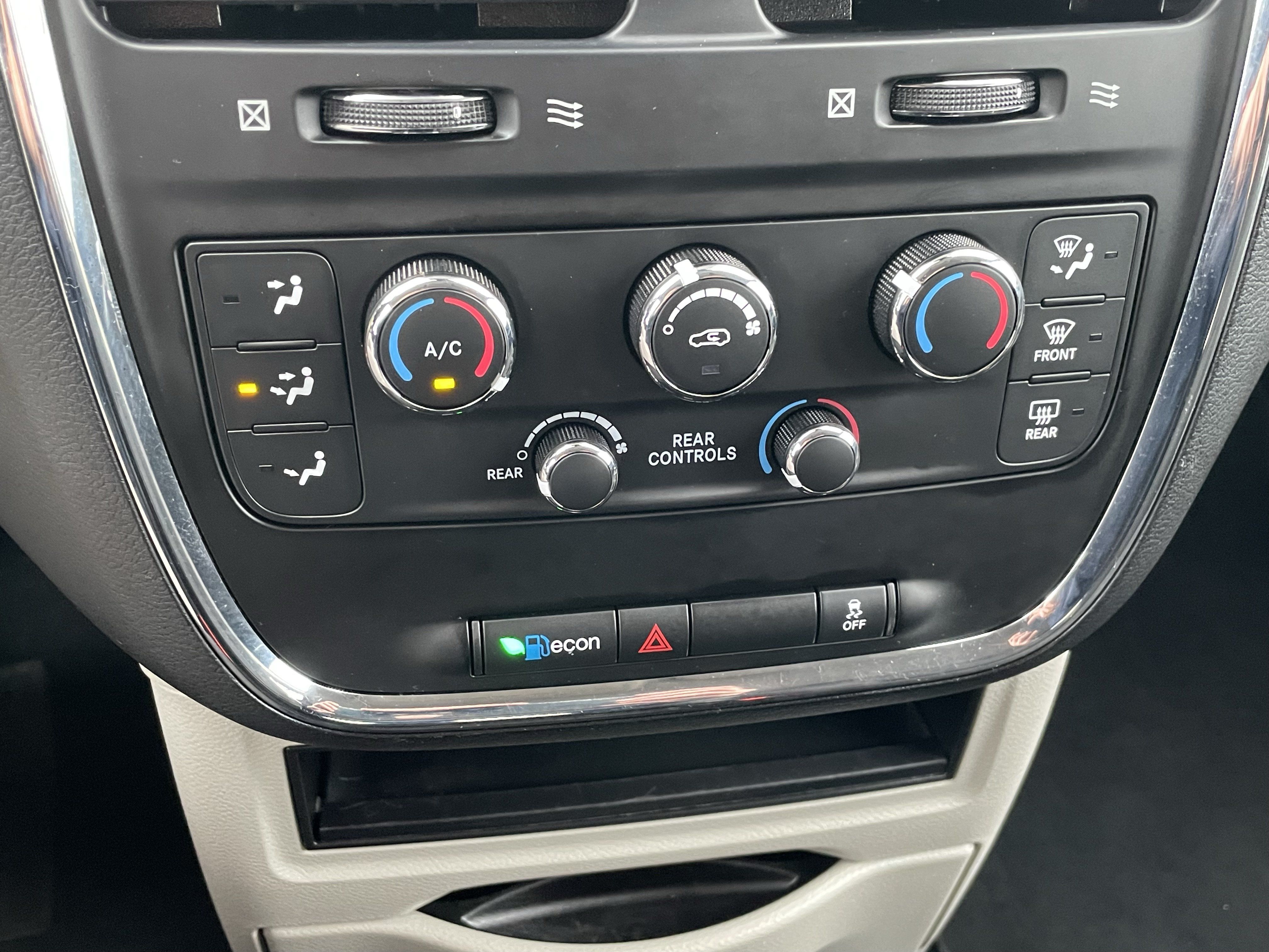 Used 2020 Dodge Grand Caravan SE FWD image 21