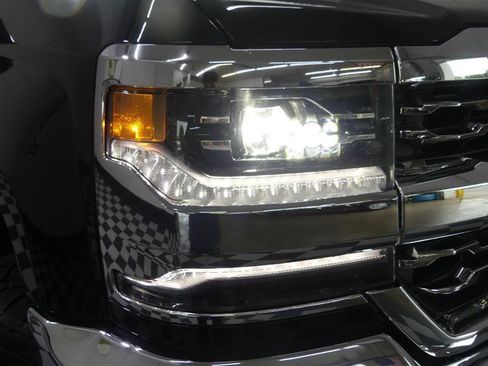 Used 2018 Chevrolet Silverado 1500 LTZ AWD/4WD image 13