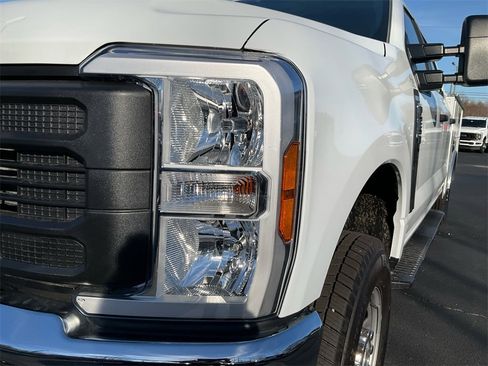 New 2026 Ford F250 XL w/ XL Chrome Package image 9