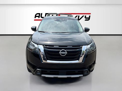 Used 2025 Nissan Pathfinder SL AWD/4WD image 2