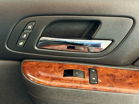 Used 2012 Chevrolet Avalanche LTZ image 29