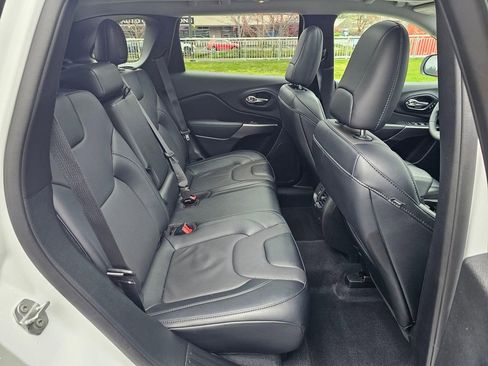 Used 2022 Jeep Cherokee Limited image 12