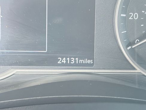 Used 2025 Nissan Versa SV FWD image 39