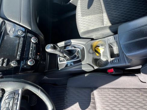 Used 2017 Nissan Rogue SV AWD/4WD image 16