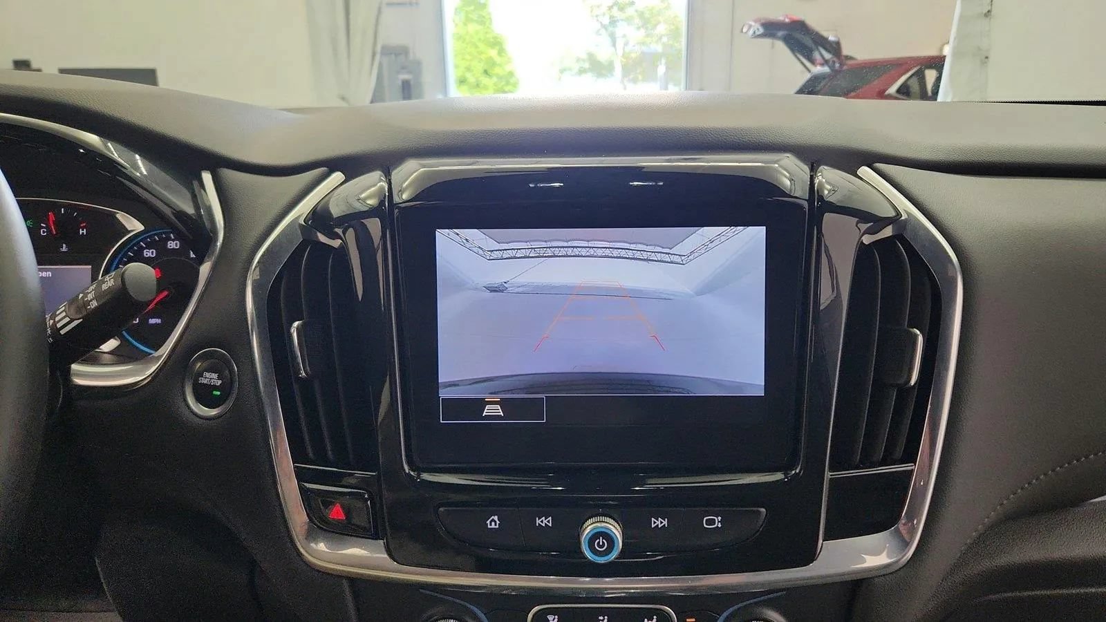 Used 2023 Chevrolet Traverse LT FWD image 25