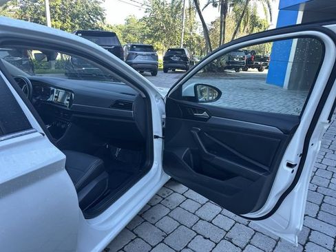 Used 2024 Volkswagen Jetta SE FWD image 23