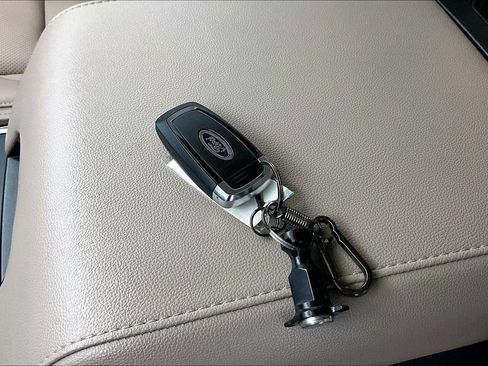 Used 2023 Ford Expedition XLT AWD/4WD image 11