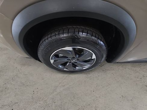 Used 2025 Nissan Rogue SV AWD/4WD image 9