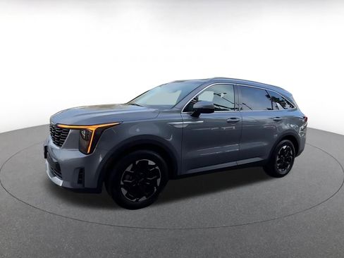 Used 2024 Kia Sorento S image 8