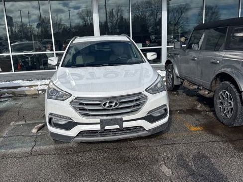 Used 2018 Hyundai Santa Fe Sport image 2
