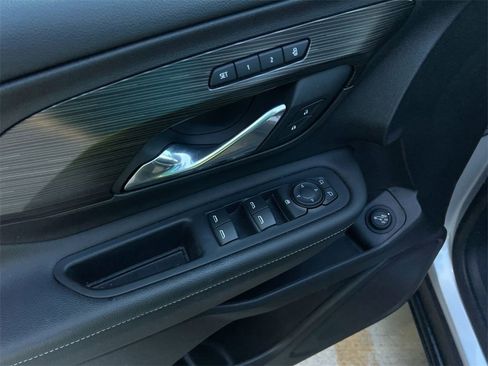 Used 2022 GMC Terrain SLT image 11