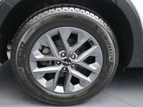 Used 2024 Kia Telluride LX AWD/4WD image 12