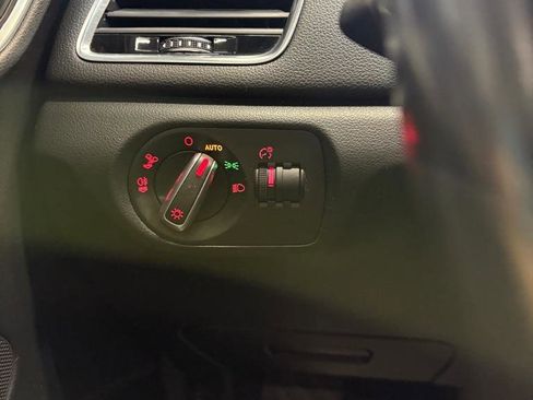 Used 2018 Audi Q3 2.0T Premium image 17