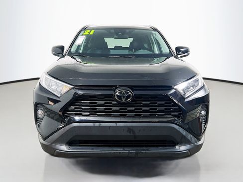 Used 2021 Toyota RAV4 XLE w/ Convenience Package FWD image 11