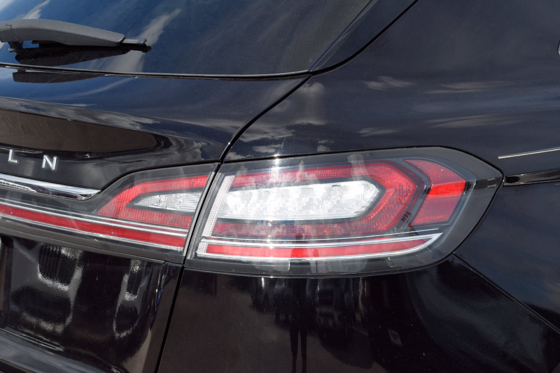 Used 2023 Lincoln Nautilus Reserve w/ Monochromatic Package AWD/4WD image 19