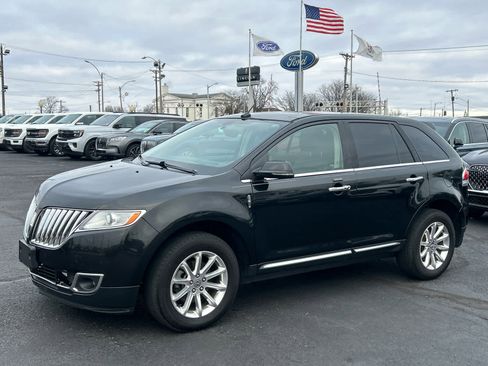 Used 2014 Lincoln MKX AWD w/ Equipment Group 102A image 2