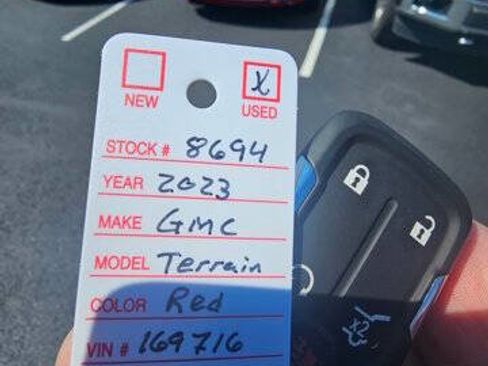 Used 2023 GMC Terrain Denali image 2