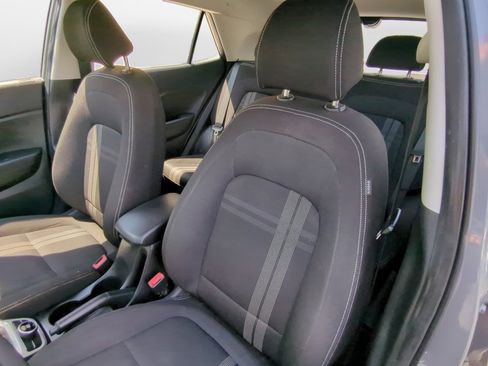 Used 2020 Hyundai Venue SEL FWD image 10