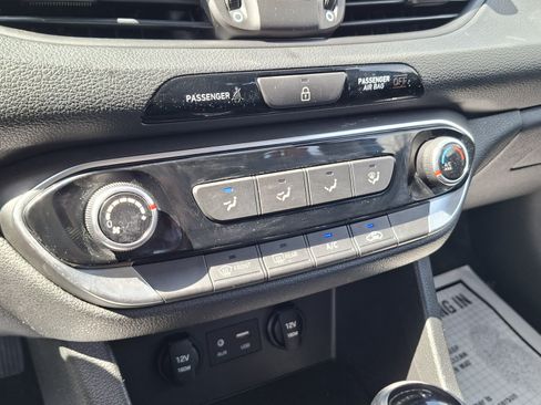 Used 2018 Hyundai Elantra GT FWD image 15
