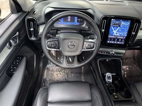 Used 2024 Volvo XC40 B5 Plus w/ Climate Package AWD/4WD image 4