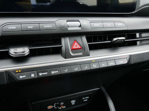 Used 2025 Kia K4 LXS image 19