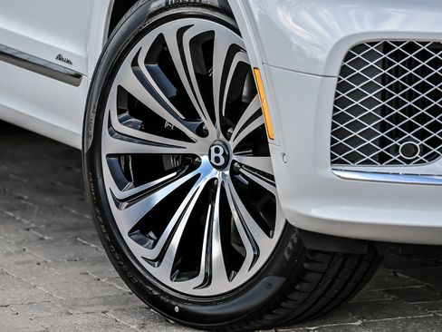 New 2026 Bentley Bentayga AWD/4WD image 3