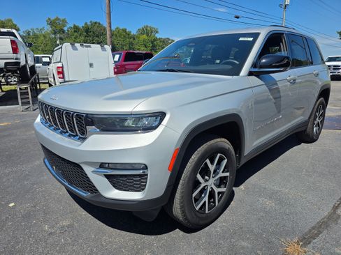 Used 2024 Jeep Grand Cherokee Limited RWD image 1