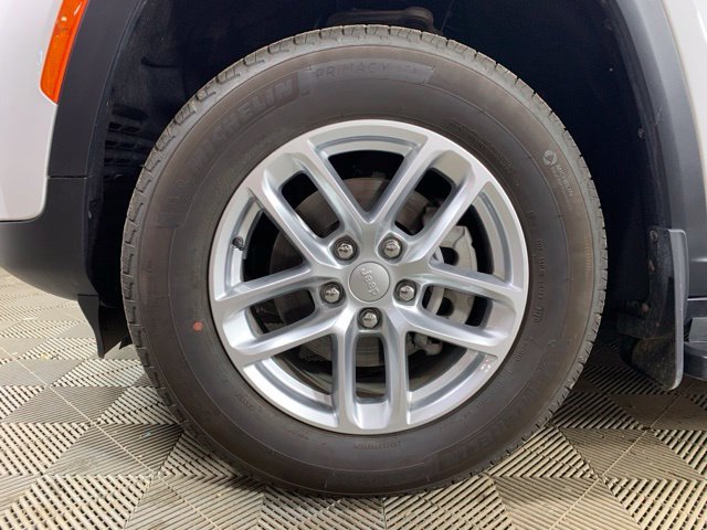 Used 2025 Jeep Grand Cherokee Laredo X w/ Luxury Tech Group I AWD/4WD image 34