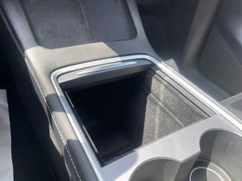 Used 2024 Tesla Model Y Long Range AWD/4WD image 23