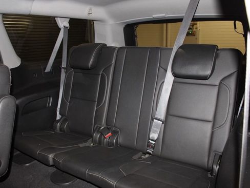 Used 2020 Chevrolet Suburban Premier image 40