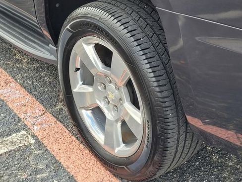 Used 2017 Chevrolet Suburban LT image 8