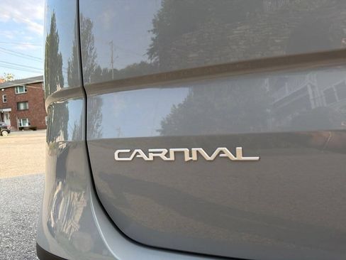 Certified 2024 Kia Carnival EX FWD image 11