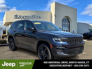 Used 2024 Jeep Grand Cherokee Limited w/ Black Appearance Package AWD/4WD video 1