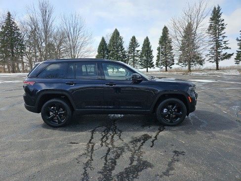 Used 2023 Jeep Grand Cherokee Limited w/ Luxury Tech Group II image 7